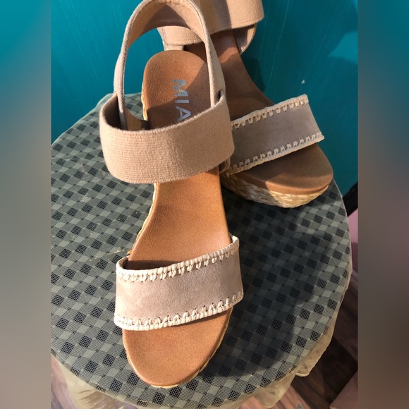 Tan Mia Straw Wedge Heel Sandals Size 8.5 - Picture 2 of 13